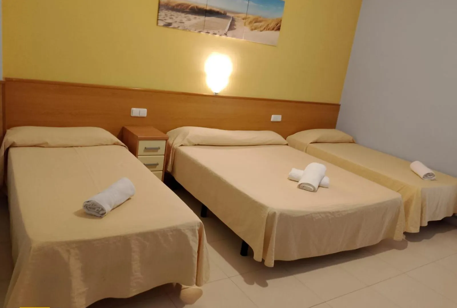Hotel Sant Jordi Segur de Calafell 2*,  Spagna
